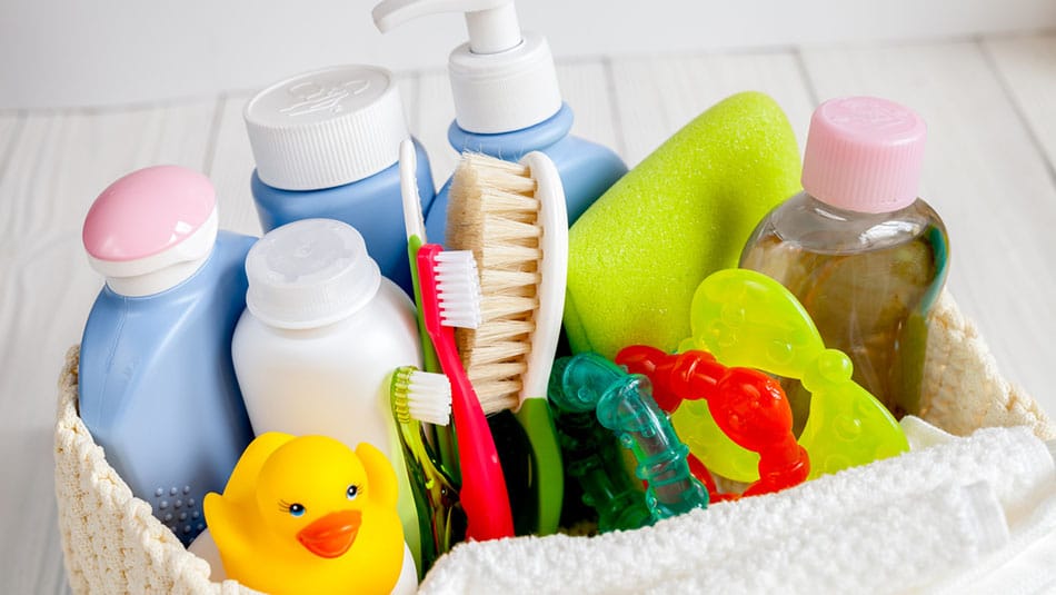Trousse de toilettes de bébé : les produits indispensables