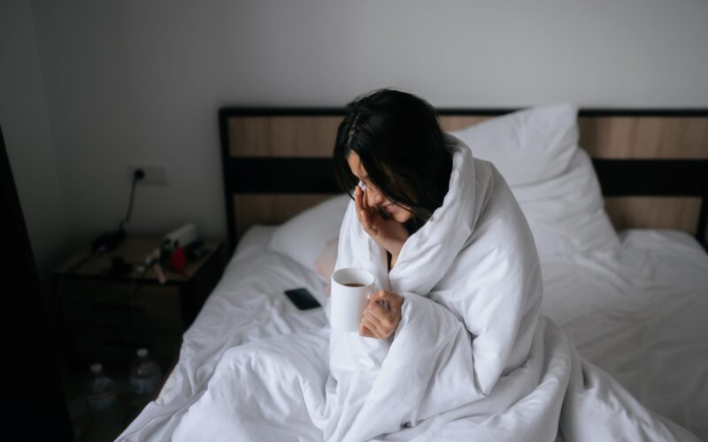Couvertures lestées : qui devrait éviter ces contre-indications ?